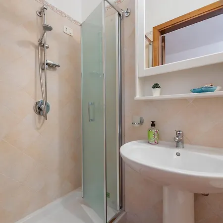 Anna Messina كاريني