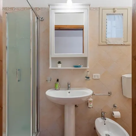 Anna Messina فيلة كاريني