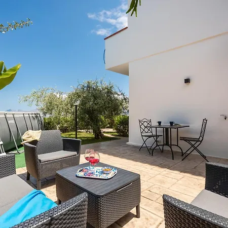 فيلة Anna Messina كاريني