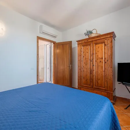 فيلة Anna Messina *